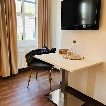 Johnys Jungle 3* مارباخ ان در دوناو