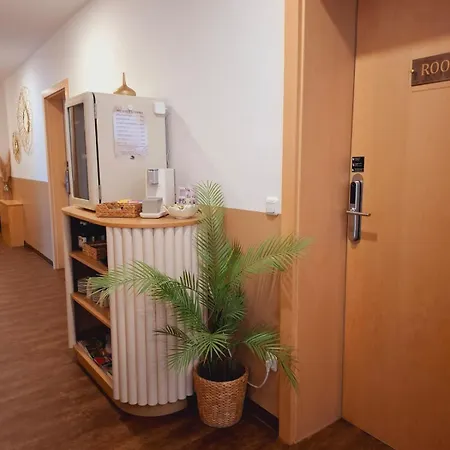 فندق مبيت وإفطار Johnys Jungle 3*