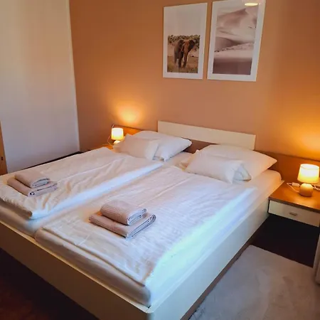 Johnys Jungle Bed & Breakfast *