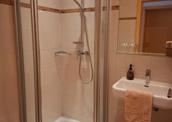 Johnys Jungle Nocleg ze śniadaniem